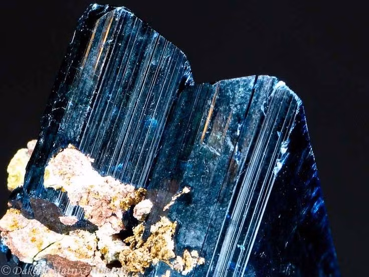  Giá trị sưu tầm lớn. Do hiếm hoi và khó khai thác, những mẫu jeremejevite chất lượng cao có giá trị rất lớn trên thị trường đá quý. Ảnh: Pinterest.