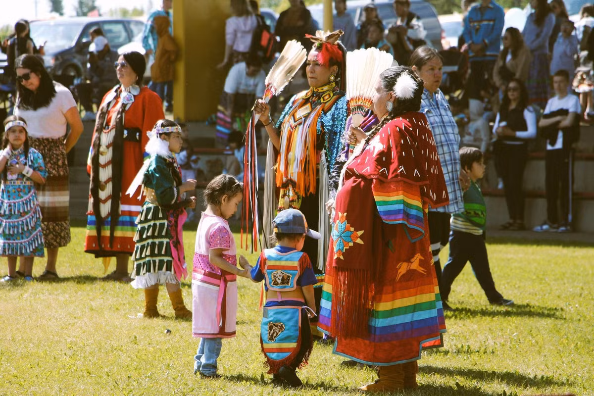  Người Cree từng đóng vai trò quan trọng trong lịch sử thương mại lông thú. Trong thế kỷ 17–19, họ là đối tác then chốt của các công ty châu Âu, góp phần định hình mạng lưới kinh tế sớm ở Canada. Ảnh: ermineskin.ca.