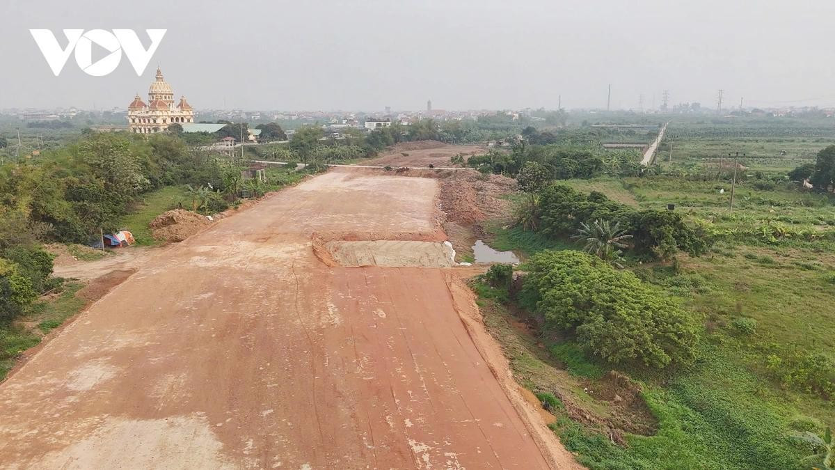 Tháng 8/2025, Ban Quản lý dự án đầu tư xây dựng số 1 (tỉnh Hưng Yên) đã phê duyệt kết quả lựa chọn nhà thầu thực hiện Gói thầu số 09 Thi công xây lắp công trình (bao gồm đoạn Km0 - Km3+250 và đoạn Km3+250 - Km55+650), thuộc dự án Xây dựng tuyến đường kết nối di sản văn hóa du lịch và phát triển kinh tế dọc sông Hồng (tổng mức đầu tư 9.275 tỷ đồng). Thời gian thực hiện từ năm 2023 đến năm 2027.