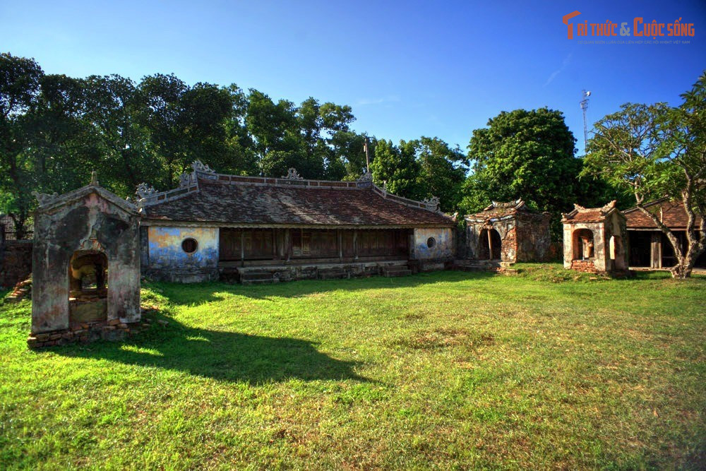 Vị trí nằm gần Hổ Quyền nhưng ít người để ý. Di tích này chỉ cách Hổ Quyền khoảng 400 mét, thuộc phường Thủy Biều, Huế, nhưng thường bị du khách bỏ qua do không nằm trên các tuyến tham quan phổ biến.
