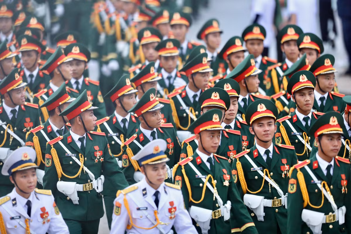 6 lực lượng tham gia diễu binh, diễu hành gồm: Lực lượng rước đuốc Truyền thống và Tiêu binh Đài lửa; Lực lượng Pháo lễ; Lực lượng Không quân bay chào mừng.