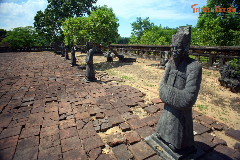 Ít được du khách ghé thăm so với các lăng khác. Do nằm xa trục du lịch phổ biến, lăng Thiệu Trị vẫn giữ được không khí tĩnh lặng, rất phù hợp cho những ai yêu lịch sử và chiều sâu văn hóa của Cố đô Huế.
