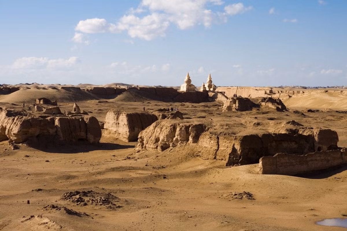  Lưu giữ kho văn bản cổ vô giá. Các cuộc khai quật đã phát hiện hàng nghìn bản kinh, tài liệu hành chính và văn bản tôn giáo viết bằng chữ Tây Hạ hiếm gặp. Ảnh: heritagedaily.com.