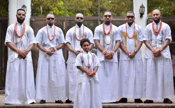  Giữ vai trò quan trọng trong chính trị hiện đại. Ngày nay, người Hausa – đặc biệt là nhóm Hausa-Fulani – có ảnh hưởng lớn trong đời sống chính trị Nigeria. Sự kết hợp giữa truyền thống và hiện đại giúp họ duy trì vị thế nổi bật ở Tây Phi. Ảnh: Pinterest.