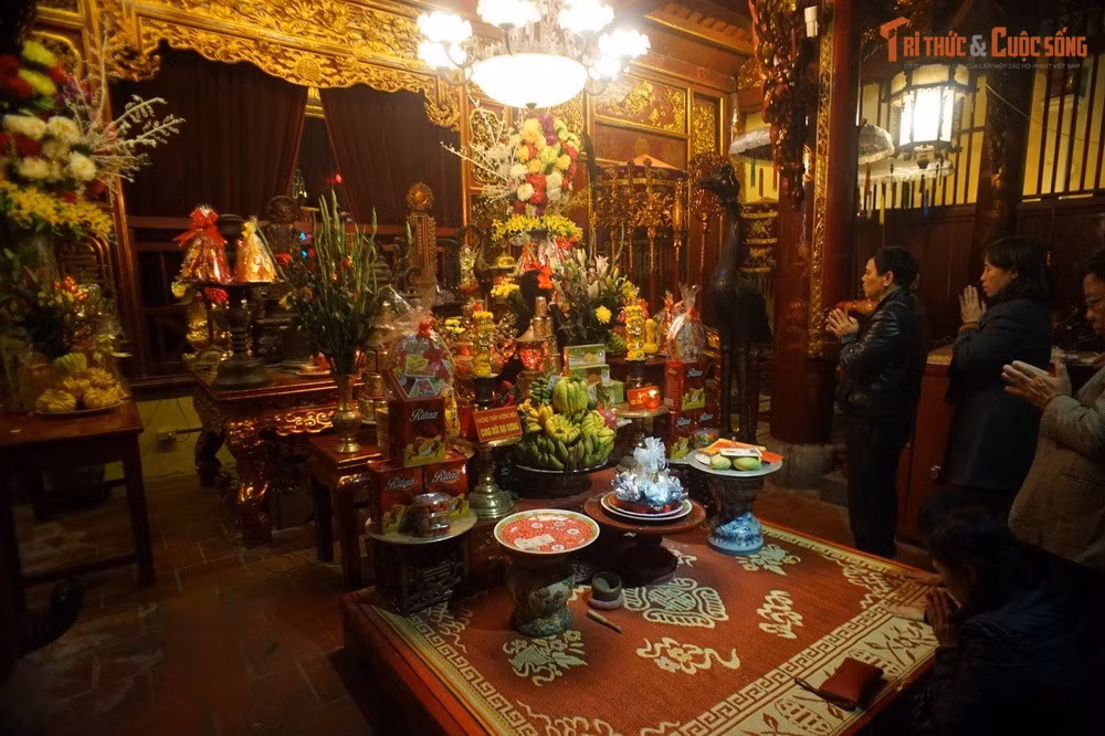 Không gian tâm linh giữa phố thị hiện đại. Dù nằm giữa khu phố cổ đông đúc, đền Bạch Mã vẫn là không gian linh thiêng, nơi người dân và du khách tìm về để kết nối với lịch sử và đời sống tinh thần của Hà Nội ngàn năm văn hiến.