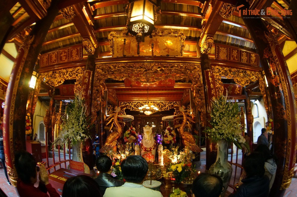 Ảnh hưởng mạnh đến văn hóa dân gian Hà Nội. Hình tượng ngựa trắng và thần Long Đỗ xuất hiện trong nhiều câu chuyện dân gian, truyền khẩu và sách sử, góp phần hình thành bản sắc văn hóa riêng của Thăng Long – Hà Nội.