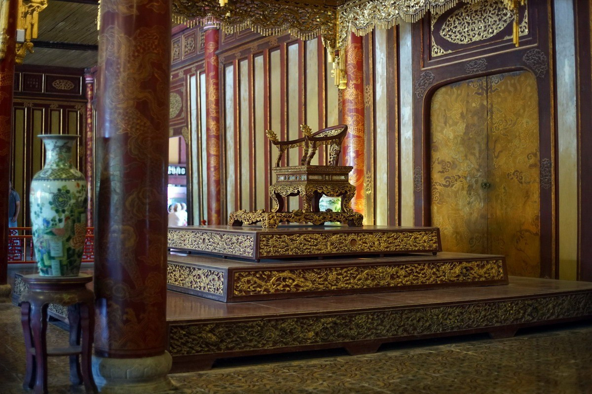 Là một trong những cổ vật tiêu biểu của triều Nguyễn. Ngai vàng hiện nay được xem là một trong những hiện vật quan trọng nhất còn lại của triều Nguyễn, phản ánh trình độ nghệ thuật thủ công cung đình và hệ thống nghi lễ phức tạp của triều đại cuối cùng trong lịch sử phong kiến Việt Nam.