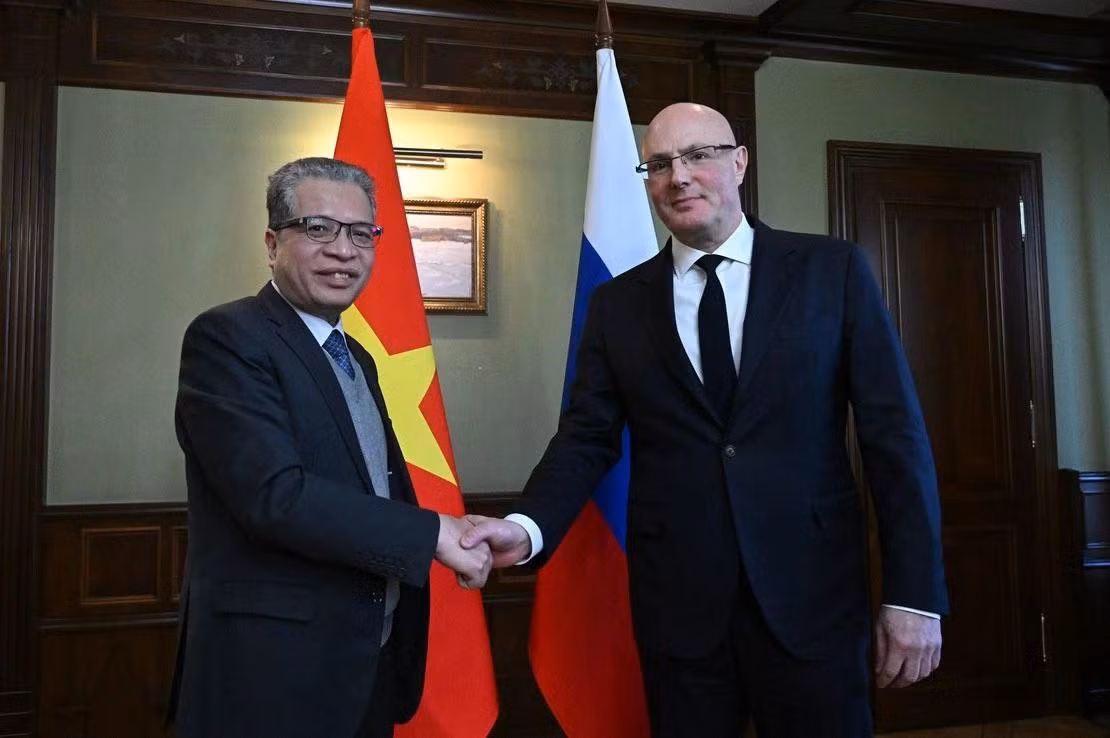 Đại sứ Việt Nam tại LB Nga Đặng Minh Khôi và Phó Thủ tướng Chính phủ Nga D. Chernyshenko