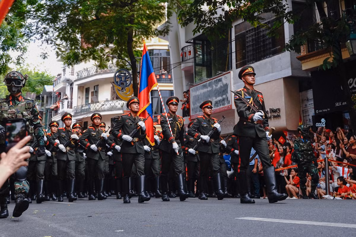 Ngày nay, Quân đội nhân dân Lào được xây dựng, phát triển toàn diện về mọi mặt. Mối quan hệ Việt Nam - Lào ngày càng được tăng cường, góp phần vun đắp mối quan hệ hữu nghị vĩ đại, đoàn kết đặc biệt và hợp tác toàn diện.