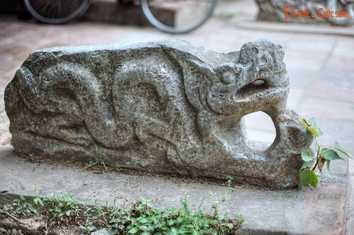 Lễ hội chùa Thầy thu hút hàng vạn du khách. Hằng năm, lễ hội chùa Thầy diễn ra vào tháng 3 âm lịch với nhiều nghi thức tâm linh, trình dieenxx múa rối nước và trò chơi dân gian, thu hút đông đảo phật tử và khách thập phương.