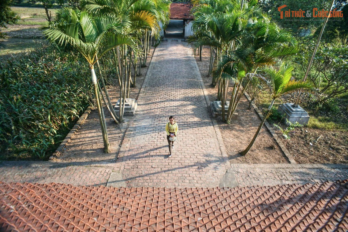 Chùa Bút Tháp là một trong số ít di tích còn giữ được “hồn làng” Kinh Bắc xưa. Không gian chùa gắn bó chặt chẽ với làng quê, sông nước và sinh hoạt cộng đồng, tạo nên giá trị văn hóa sống động chứ không chỉ là một công trình tĩnh.