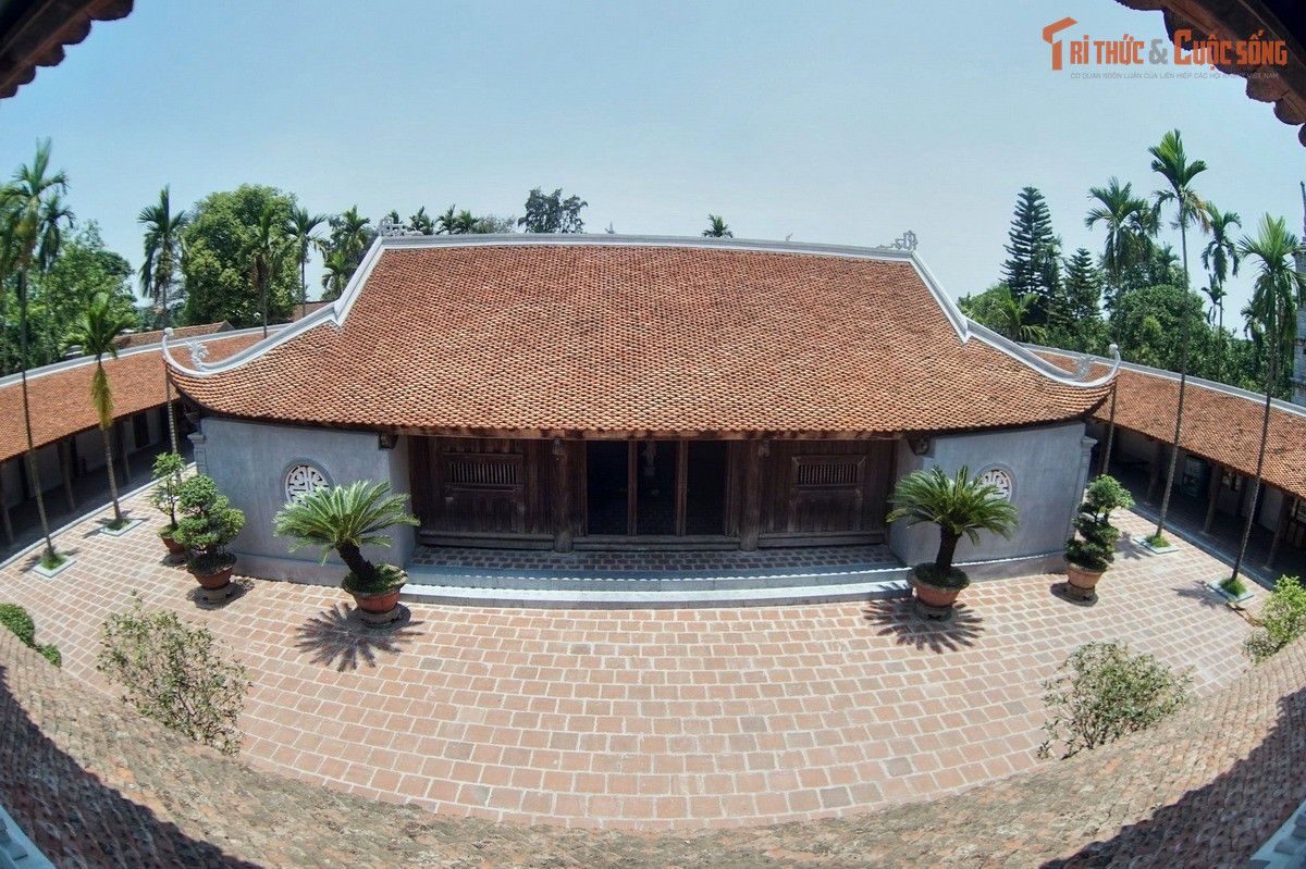 Quần thể kiến trúc chùa được bố cục theo trục “nội công ngoại quốc”. Cách sắp xếp này thể hiện tư duy không gian chặt chẽ, vừa trang nghiêm vừa hài hòa với cảnh quan thiên nhiên vùng đồng bằng Bắc Bộ.