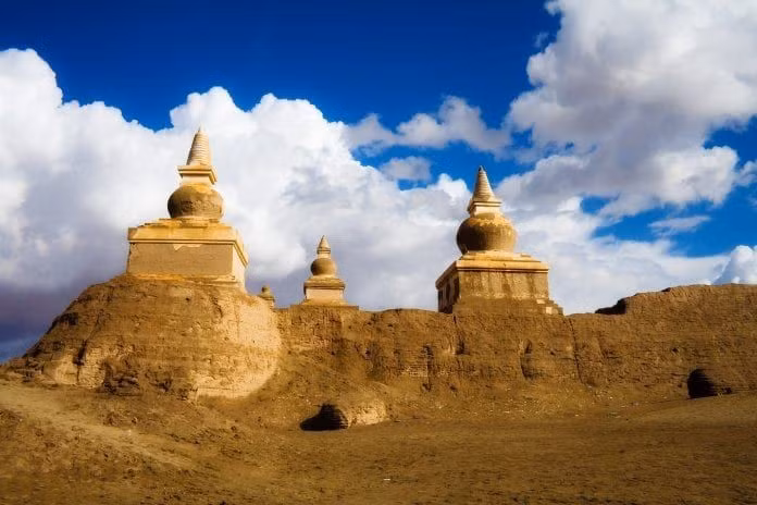  Từng là đô thị quan trọng của vương quốc Tây Hạ. Vào thế kỷ 11-13, Khara-Khoto là trung tâm quân sự, thương mại và hành chính then chốt của người Đảng Hạng trên Con đường Tơ lụa. Ảnh: Pinterest.