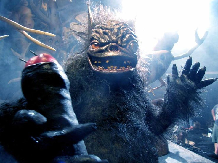  Chúng bị cho là nguyên nhân của bệnh tật và ác mộng. Nhiều người tin rằng Tokoloshe bò lên giường ban đêm để bóp cổ nạn nhân đang ngủ, gây nên ác mộng và bệnh tật. Ảnh: Pinterest.