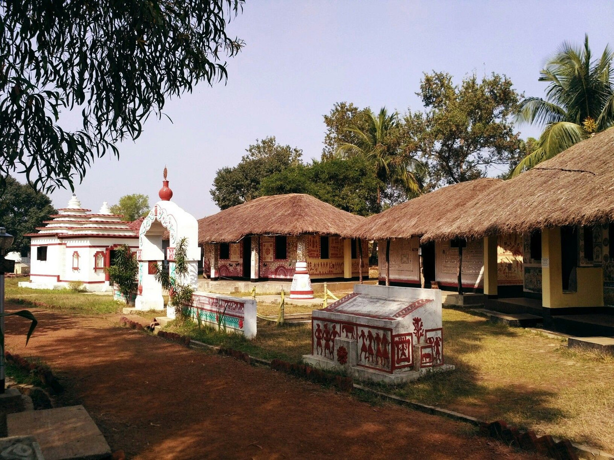  Trung tâm nghệ thuật quan trọng của Ấn Độ. Santiniketan nổi tiếng với các trường mỹ thuật và thủ công truyền thống. Nhiều nghệ sĩ nổi tiếng của Ấn Độ từng học tập và giảng dạy tại đây, góp phần hình thành một phong cách nghệ thuật hiện đại mang đậm bản sắc văn hóa Bengal. Ảnh: Pinterest.