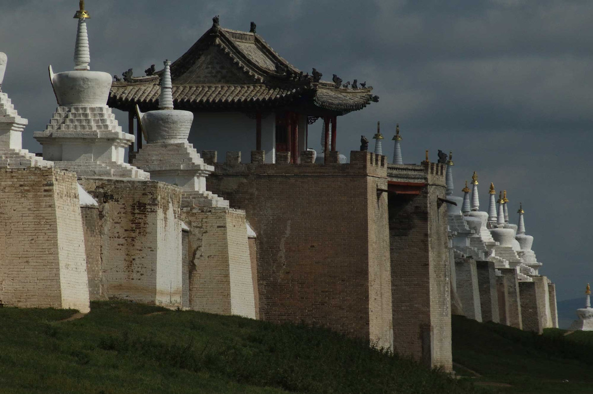  Hệ thống thủ công và sản xuất phát triển vượt trội. Karakorum có xưởng luyện kim, đúc tiền, chế tác đồ trang sức và vũ khí, phục vụ cả triều đình lẫn mạng lưới thương mại xuyên lục địa. Ảnh: gertoger.org.