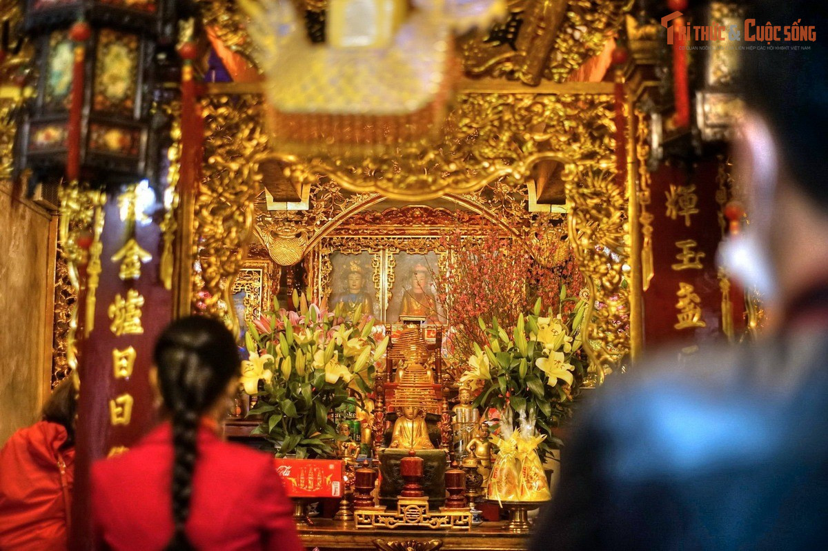 Từng được các vua triều Nguyễn ban sắc phong. Nhiều đạo sắc phong còn được bảo tồn cho thấy đền Kim Liên được triều đình công nhận là nơi thờ tự quan trọng của quốc gia.