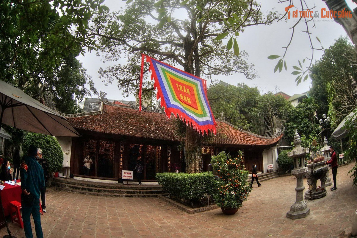 Vị trí từng là cửa ngõ phía Nam Thăng Long. Khu vực Kim Liên xưa nằm trên trục giao thông quan trọng, nơi kết nối kinh thành với vùng Thanh – Nghệ, mang ý nghĩa chiến lược và phong thủy.