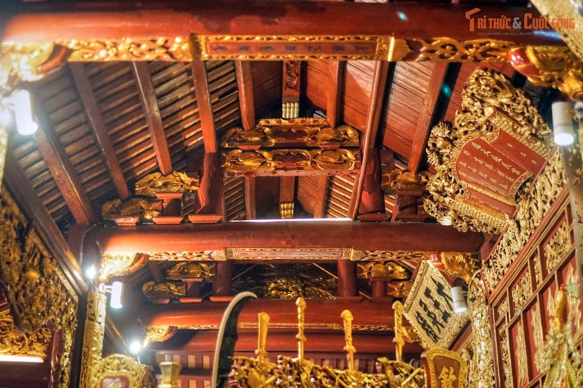 Kiến trúc mang đậm dấu ấn thời Lê – Nguyễn. Các hạng mục chính của đền được trùng tu nhiều lần nhưng vẫn giữ phong cách kiến trúc truyền thống với mái cong, vì kèo gỗ và trang trí tinh xảo.