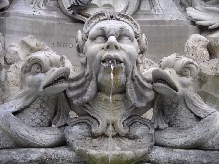  Chúng thường mang hình dáng quái vật. Hình dạng ghê rợn, lai tạp giữa động vật và ác quỷ nhằm tạo sự răn đe, xua đuổi tà ma. Ảnh: Pinterest.