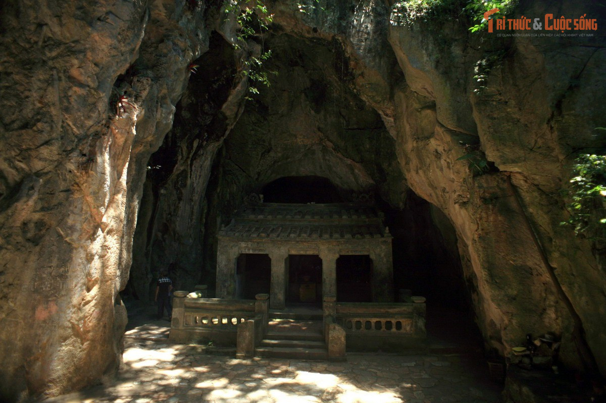 Từng là vị trí quân sự quan trọng. Trong các cuộc chiến tranh, các hang động của Ngũ Hành Sơn từng được sử dụng làm nơi ẩn náu của các đơn vị quân đội.