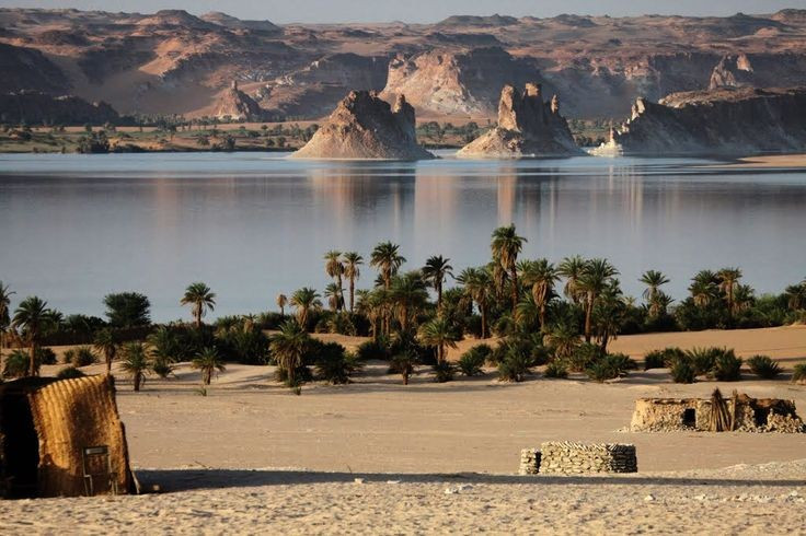  Không phụ thuộc vào lượng mưa. Nguồn nước của chúng chủ yếu đến từ các tầng nước ngầm cổ đại, tích tụ từ thời khí hậu Sahara còn ẩm ướt. Ảnh: Pinterest.