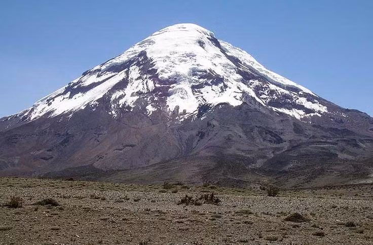 2. Đây là núi lửa cao nhất ở Ecuador. Với độ cao khoảng 6.263 mét so với mực nước biển, Chimborazo là ngọn núi lửa cao nhất ở Ecuador, dù đã ngừng hoạt động hàng nghìn năm trước. Ảnh: Pinterest.