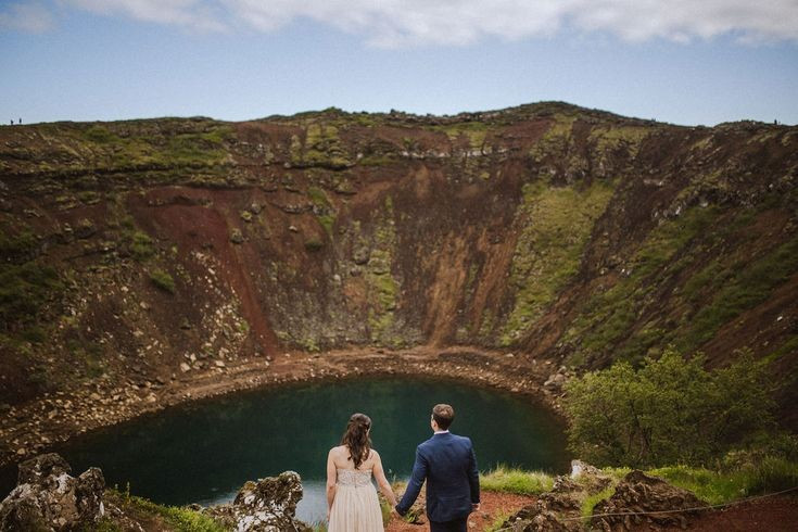  Cảnh quan núi lửa đặc trưng. Khu vực này được hình thành từ hoạt động núi lửa và kiến tạo địa chất kéo dài hàng triệu năm, tạo nên các vách đá bazan, đồng bằng dung nham và thung lũng giãn tách lớn. Ảnh: Pinterest.
