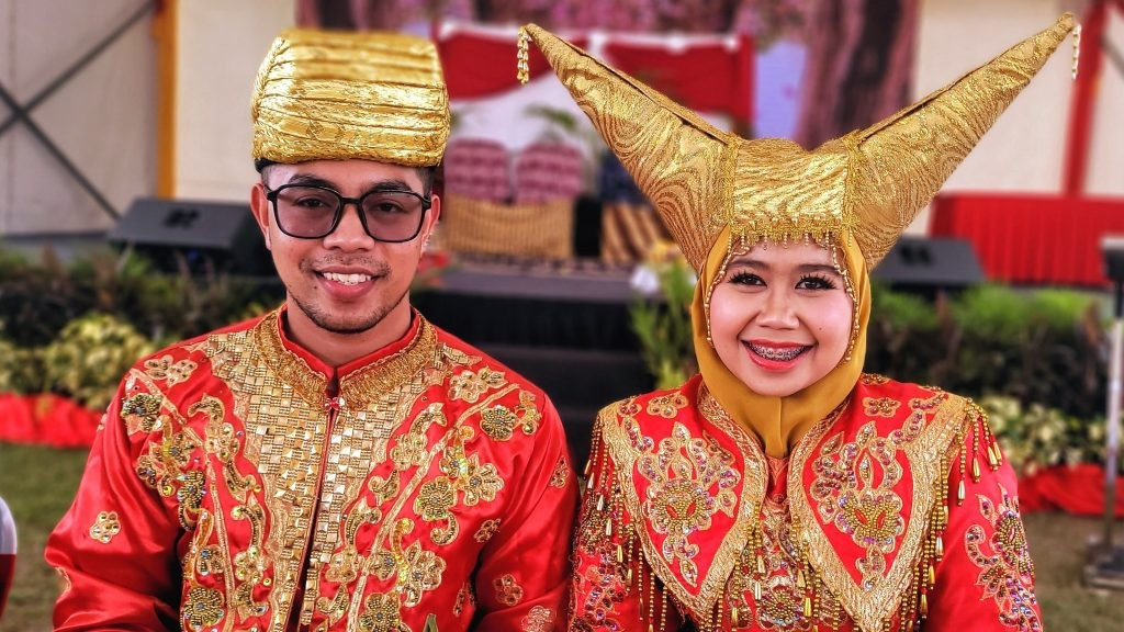  Hôn nhân theo chế độ “ở rể”. Sau kết hôn, người chồng thường về sống trong gia đình vợ, trong khi vẫn giữ trách nhiệm với dòng họ mẹ ruột của mình. Ảnh: epicadventuress.com.