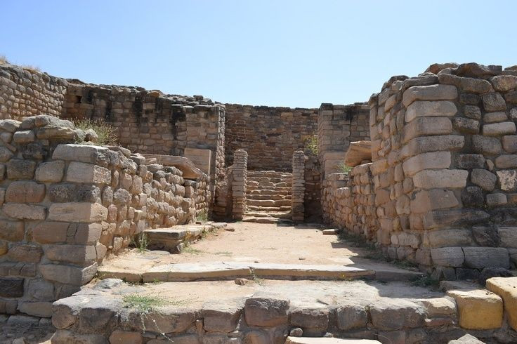  Là trung tâm thương mại quan trọng. Các hiện vật chứng minh Dholavira từng buôn bán với Lưỡng Hà, Oman và Iran cổ đại. Ảnh: Pinterest.