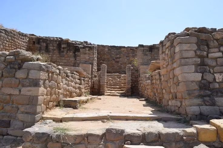  Là trung tâm thương mại quan trọng. Các hiện vật chứng minh Dholavira từng buôn bán với Lưỡng Hà, Oman và Iran cổ đại. Ảnh: Pinterest.