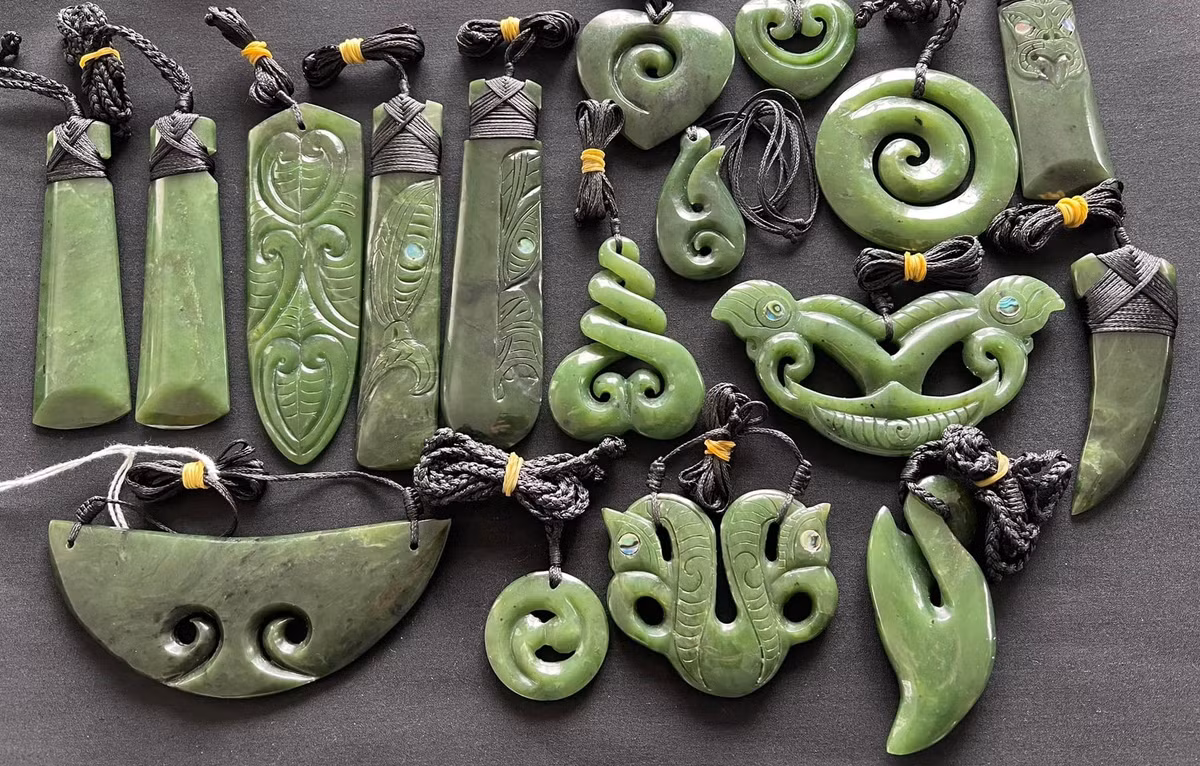  Người Maori gắn bó từ lâu đời. Te Wahipounamu là nơi cung cấp pounamu (đá xanh) quý cho người Maori bản địa. Ảnh: aneye4artgallery.com.