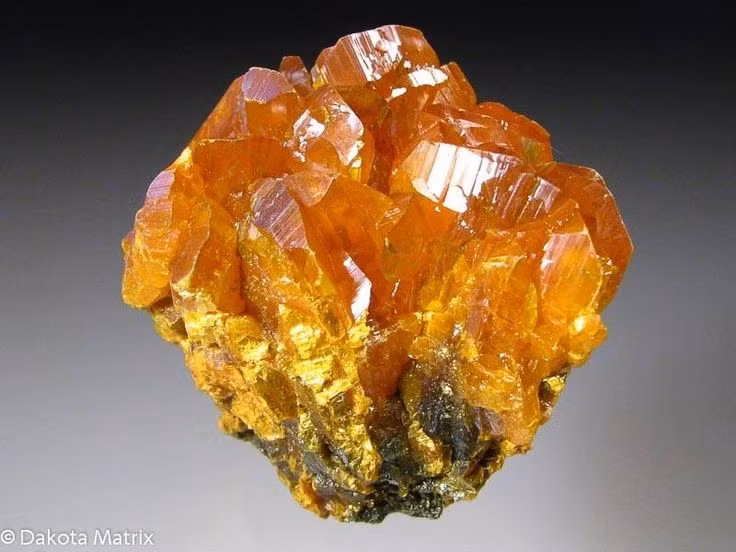  Cực kỳ độc do chứa hàm lượng asen cao. Asen trong orpiment có thể gây ngộ độc nghiêm trọng nếu hít phải hoặc nuốt vào, khiến khoáng vật này trở thành một trong những sắc tố nguy hiểm nhất từng được con người sử dụng. Ảnh: Pinterest.