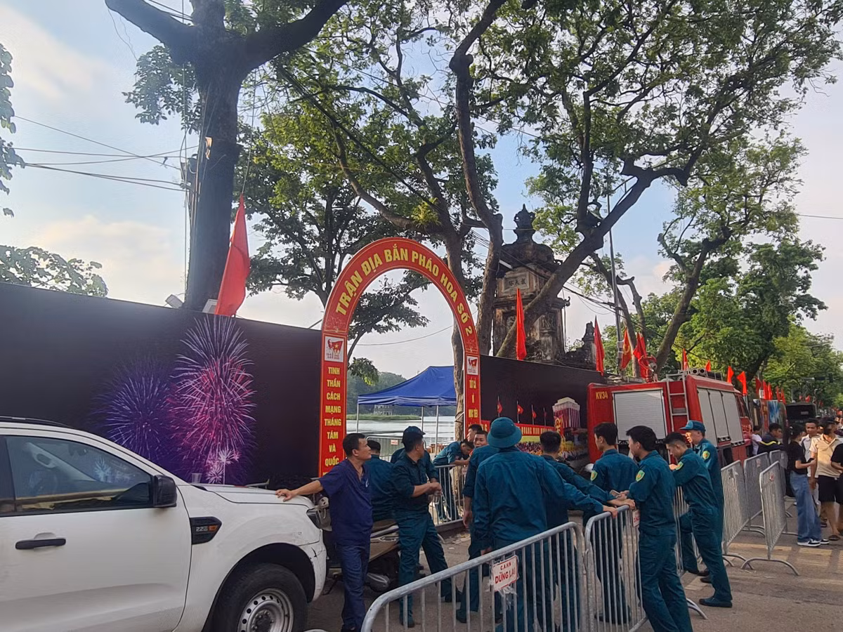 Theo UBND TP Hà Nội, pháo hoa sẽ đồng loạt khai hỏa lúc 21h và kéo dài 15 phút. Tổng số lượng gồm 3.600 quả pháo tầm cao, 540 giàn tầm thấp, với kinh phí thực hiện khoảng 13,45 tỷ đồng.