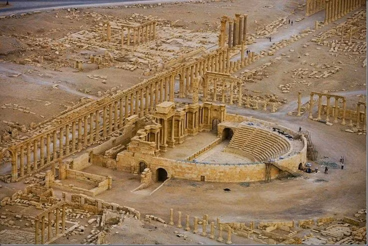  Thành phố ốc đảo giữa sa mạc. Palmyra được xây dựng quanh suối nước ngọt Afqa, là điểm dừng chân quan trọng trên Con đường Tơ lụa. Ảnh: Pinterest.