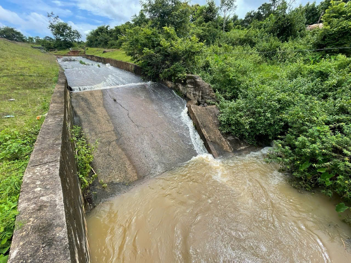 Tràn thoát nước bị xuống cấp.