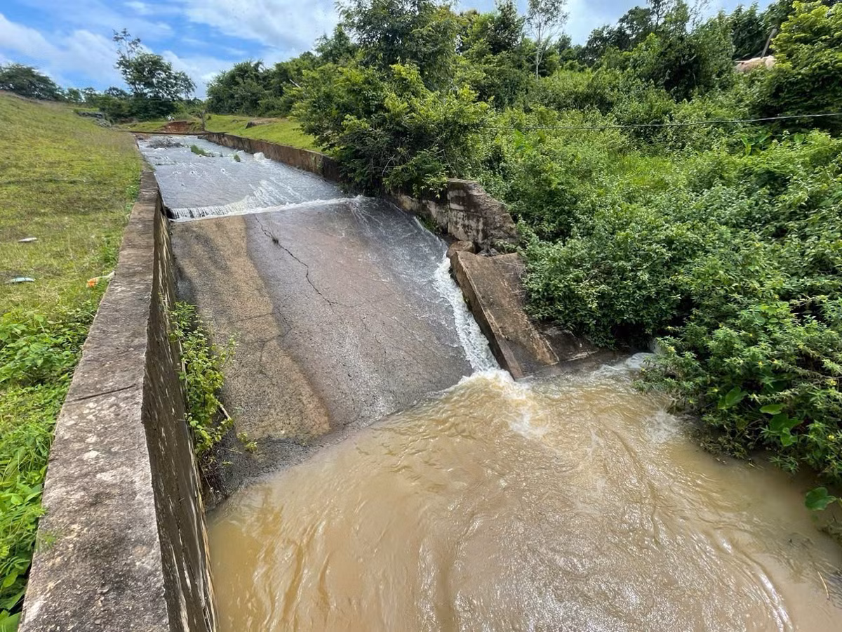 Tràn thoát nước bị xuống cấp.