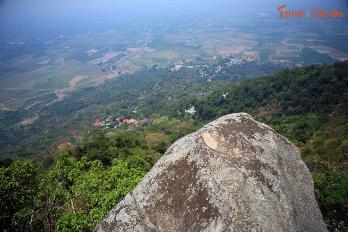Ranh giới giữa huyền thoại và thực tế. Dù chưa có bằng chứng cụ thể, chính sự mơ hồ giữa lịch sử, tín ngưỡng và truyền thuyết khiến Núi Bà Đen trở thành một trong những địa điểm “bí ẩn” nổi bật ở Việt Nam.