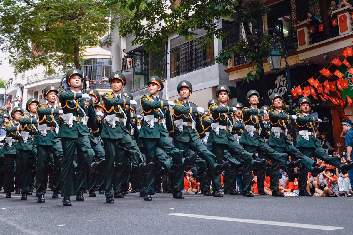 Khí thế hào hùng của đoàn quân đi qua các tuyến phố Hà Nội sáng 2/9 đã trở thành khoảnh khắc thiêng liêng, khắc sâu trong lòng người dân cả nước, làm bừng dậy niềm tự hào dân tộc trong ngày kỷ niệm tròn 80 năm Tổ quốc độc lập, tự do.