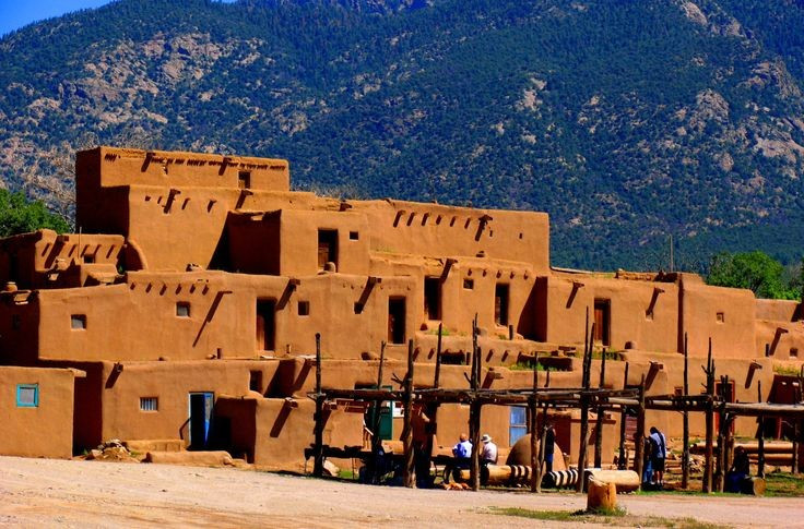  Cư trú chủ yếu ở vùng Tây Nam Hoa Kỳ. Các cộng đồng Pueblo hiện nay tập trung tại New Mexico, Arizona, Colorado và Utah, sinh sống ở vùng bán sa mạc khắc nghiệt. Ảnh: Pinterest.