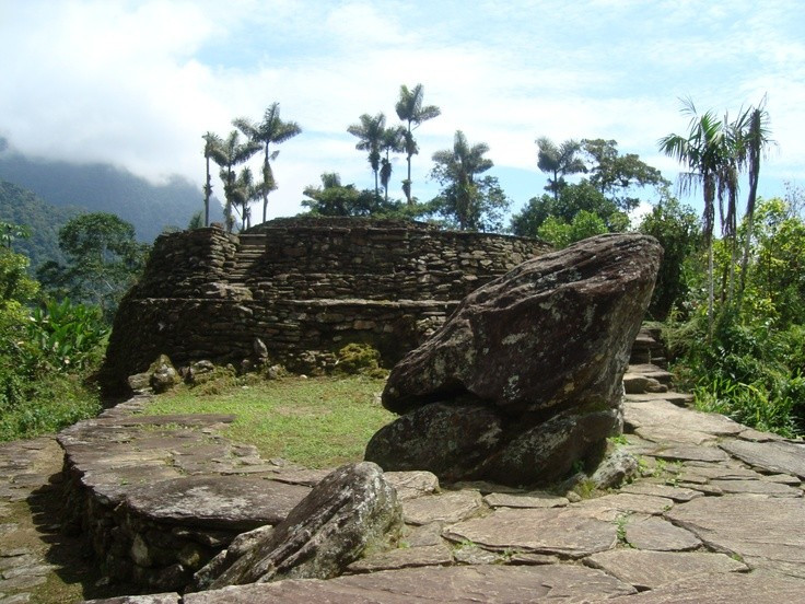  Từng bị lãng quên suốt nhiều thế kỷ. Sau khi người Tây Ban Nha xâm lược khu vực, thành phố bị bỏ hoang và dần bị rừng rậm nuốt chửng, cho đến khi được phát hiện lại vào năm 1972 bởi những người đào vàng địa phương. Ảnh: Pinterest.