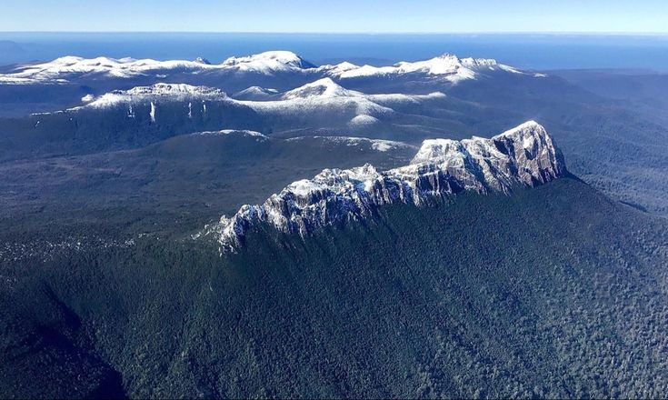  Là một trong những khu bảo tồn ôn đới lớn nhất thế giới. Vùng hoang dã Tasmania bao phủ gần 20% diện tích bang Tasmania, gồm rừng rậm, núi non, sông băng cổ và thung lũng hầu như chưa bị con người tác động. Ảnh: Pinterest.