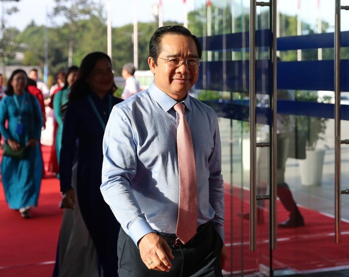 Ủy viên Trung ương Đảng, Phó Bí thư Thành ủy, Chủ tịch UBND TPHCM Nguyễn Văn Được đến dự đại hội sáng 29-11