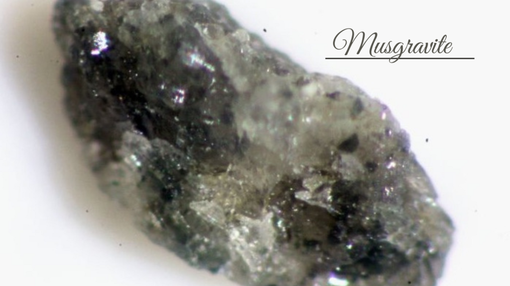  Thuộc nhóm khoáng vật Taaffeite. Musgravite là biến thể hiếm trong nhóm Taaffeite, phân biệt nhờ thành phần hóa học đặc biệt với hàm lượng beryllium, magiê và nhôm. Ảnh: ecommercedns.uk.