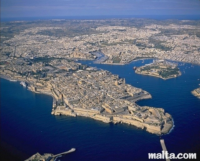  Một trong những thủ đô nhỏ nhất châu Âu. Valletta có diện tích rất khiêm tốn, chỉ khoảng 0,8 km², nhưng lại sở hữu mật độ di tích lịch sử dày đặc đáng kinh ngạc. Ảnh: Pinterest.
