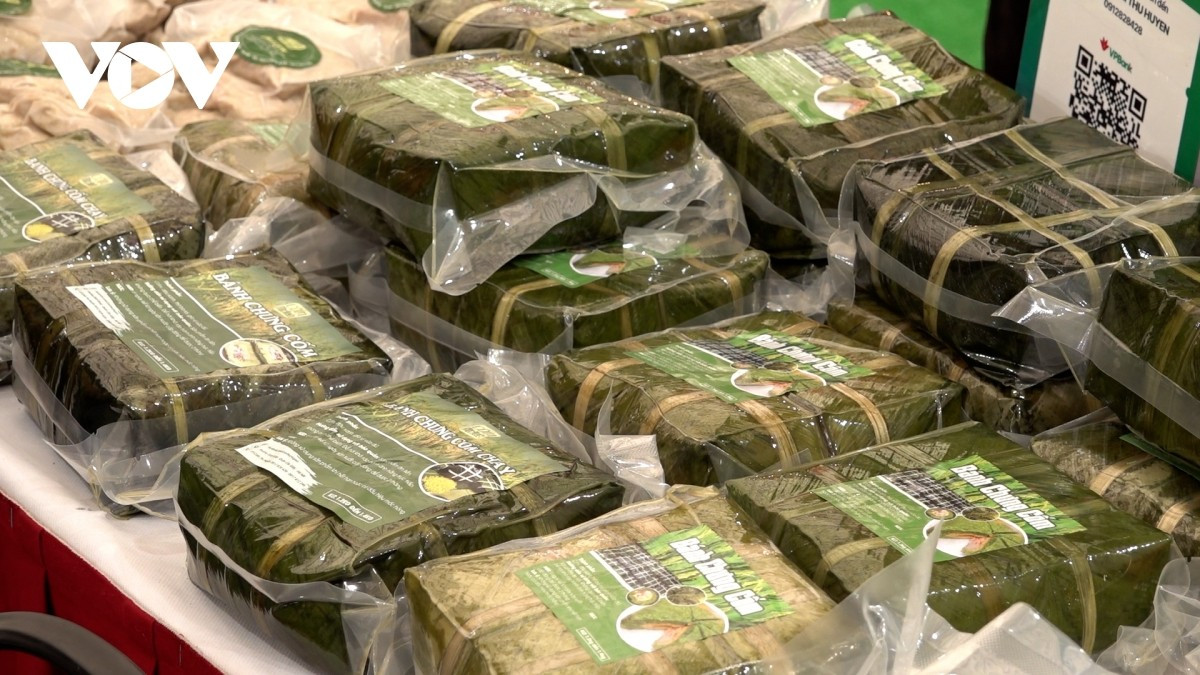 Bánh chưng cốm giúp người tiêu dùng có thêm sự lựa cho mâm cỗ ngày Tết