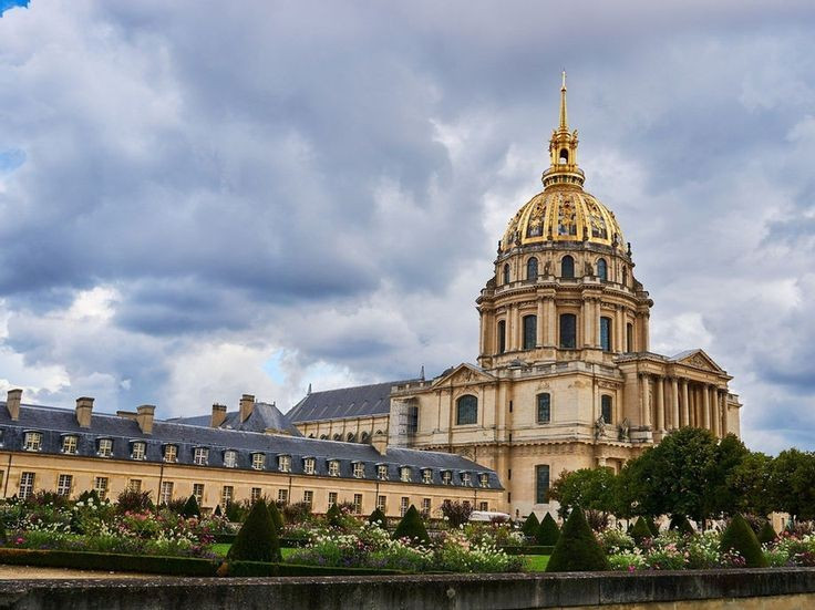  Vẫn giữ chức năng quân sự đến ngày nay. Một phần Les Invalides vẫn là nơi sinh hoạt của quân đội và cựu binh, đúng với tinh thần ban đầu khi xây dựng. Ảnh: Pinterest.