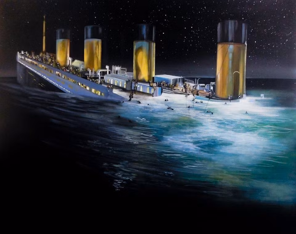 2. Cuốn tiểu thuyết “dự đoán” thảm họa Titanic. Năm 1898 – tức 14 năm trước khi Titanic chìm – nhà văn Morgan Robertson đã viết cuốn “Futility, or the Wreck of the Titan”, kể về một con tàu tên Titan bị đắm sau khi va phải băng trôi ở Bắc Đại Tây Dương. Những điểm tương đồng đến đáng sợ khiến nhiều người tin rằng đó là một lời tiên tri. Ảnh: Pinterest.