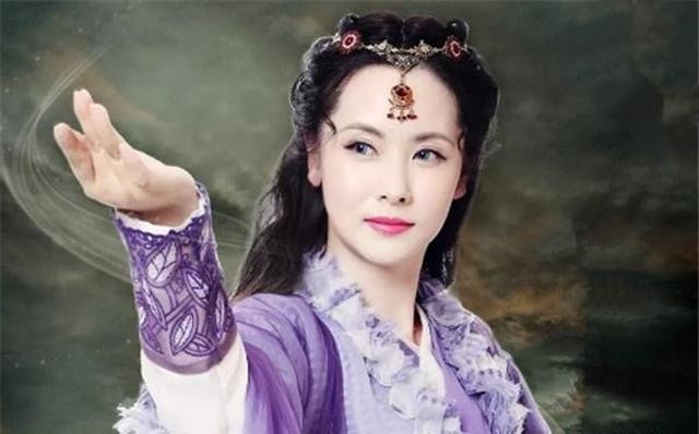 Kim Hoa bà bà tên thật là Đại Ỷ Ty, hiệu là Tử Sam Long Vương, người đứng đầu trong Tứ đại Hộ giáo Pháp vương của Minh giáo. (Ảnh: Sohu)