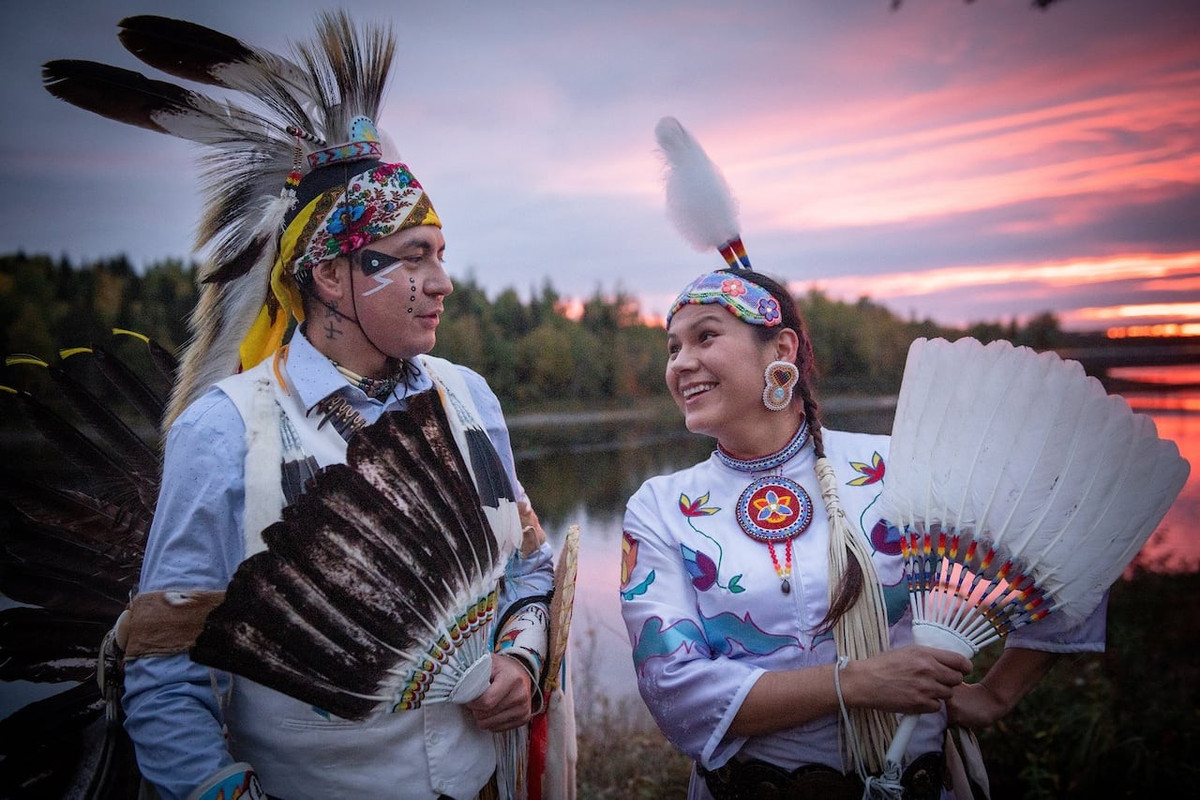  Ngôn ngữ Cree thuộc hệ ngôn ngữ Algonquian. Tiếng Cree có nhiều phương ngữ nhưng vẫn đủ tương đồng để giao tiếp, và hiện nay đang được phục hồi mạnh mẽ trong giáo dục và đời sống cộng đồng. Ảnh: cbc.ca.